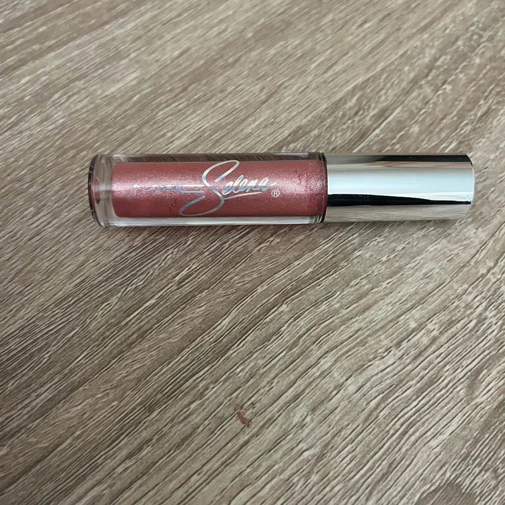 NWT MAC Selena Bidi Bidi Bom Bom Lipglass